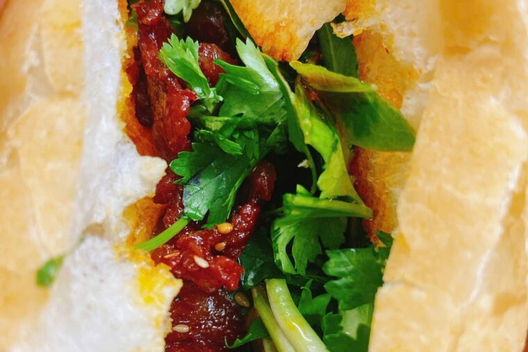 Ăn bánh mì Quảng Bình sao cho đúng điệu