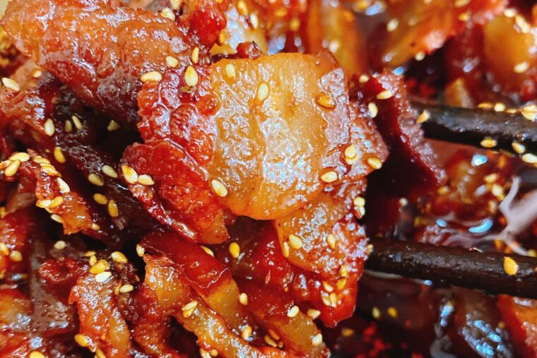 Thịt xíu hộp mang về